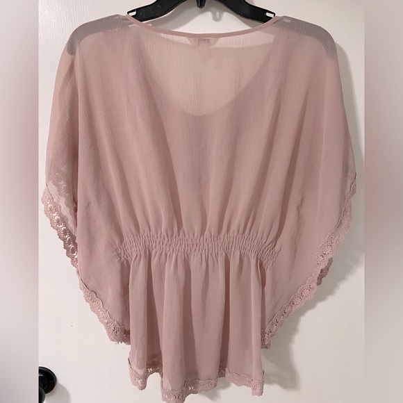 Candies Beautiful Sheer Women’s Top - Picture 3 of 6